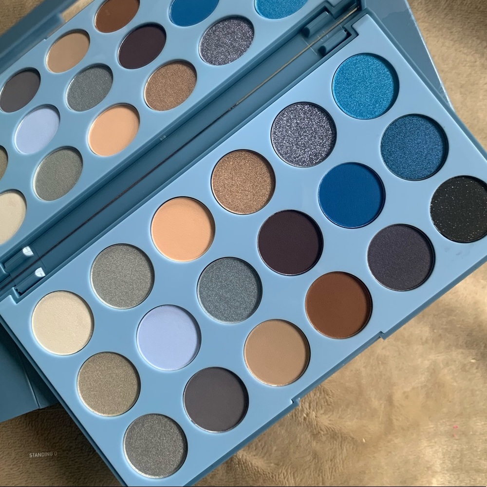 Morphe 18A Blue Ya Away Artistry Eyeshadow Palette BNIB